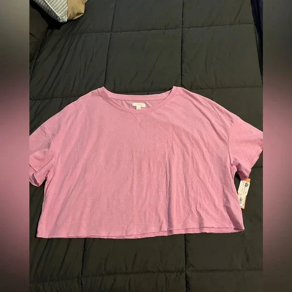 Colsie Boxy Cropped Tee - Picture 4 of 10